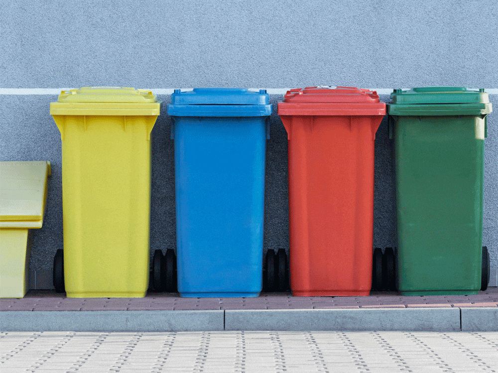 Kleurrijke afvalcontainers